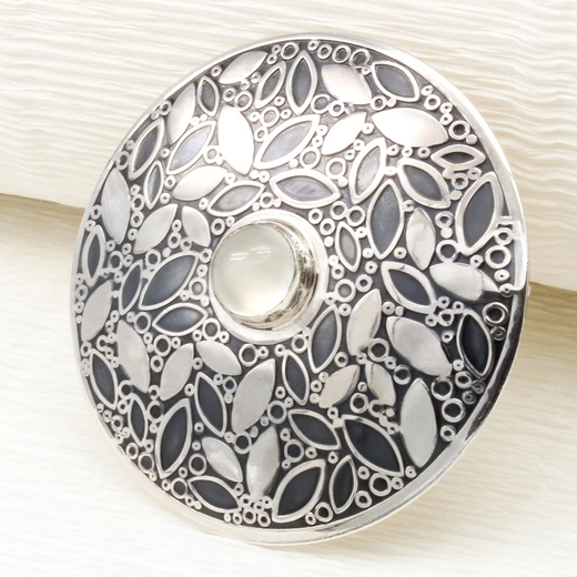 Leaf pattern brooch, Moonstone, 9